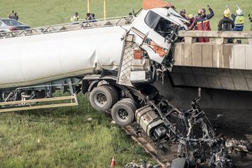 20 morts dans une collision entre un bus et un fourgon