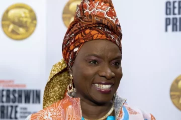 La chanteuse franco-béninoise Angélique Kidjo a remporté le prix international Polar Music avec deux colauréats.