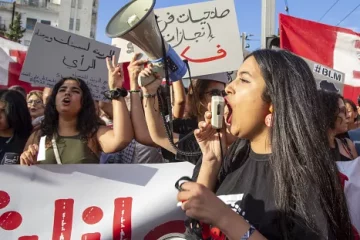 Tunisie : des centaines de manifestants appellent au boycott de l'élection de dimanche