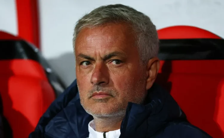 José Mourinho accusé de racisme après le derby Galatasaray-Fenerbahçe